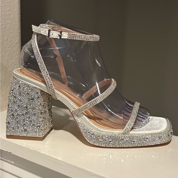 Elegant Crystal-Embellished Clear Heels - Picture 2 of 9